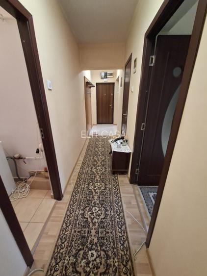 Apartament cu 4 camere, decomandat, etaj 2/4, zona Dacia - 7
