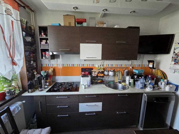 Vanzare Apartament 4 camere, 2 băi, balcon mare, centrala, boxa – Drumul Taberei