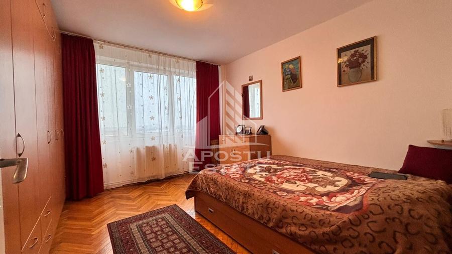 Apartament cu 3 camere de vanzare, boxa, zona Take Ionescu, Timisoara