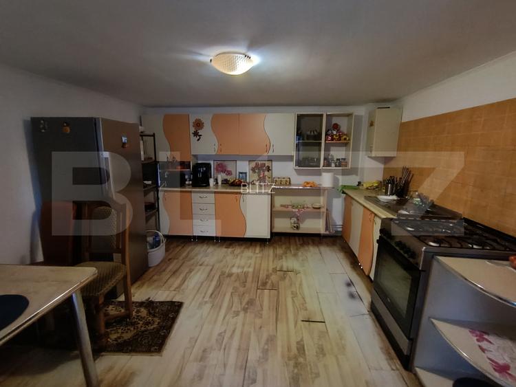 Casa cu 3 camere,baie, bucatarie,anexe.pivniță teren 800 mp - 9