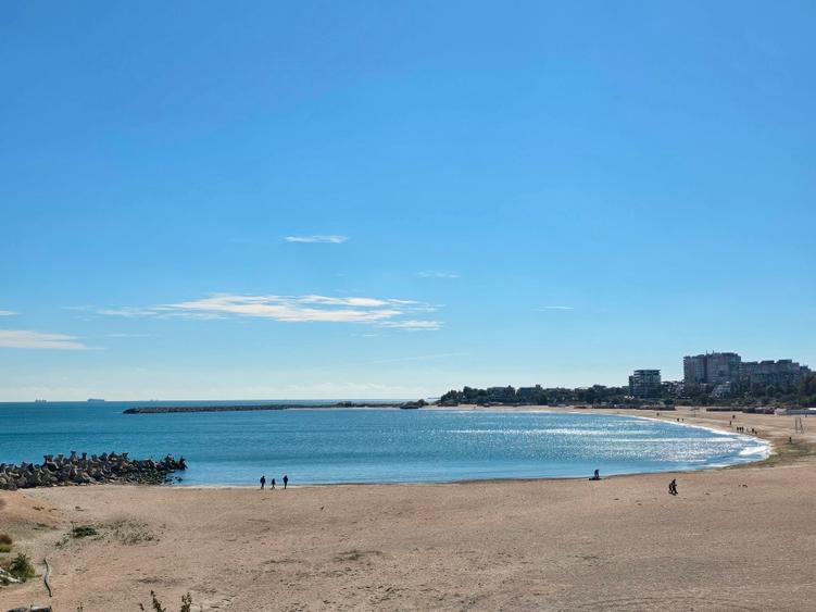 De inchiriat apartament 2 camere decomandate Faleza Nord pe termen lung