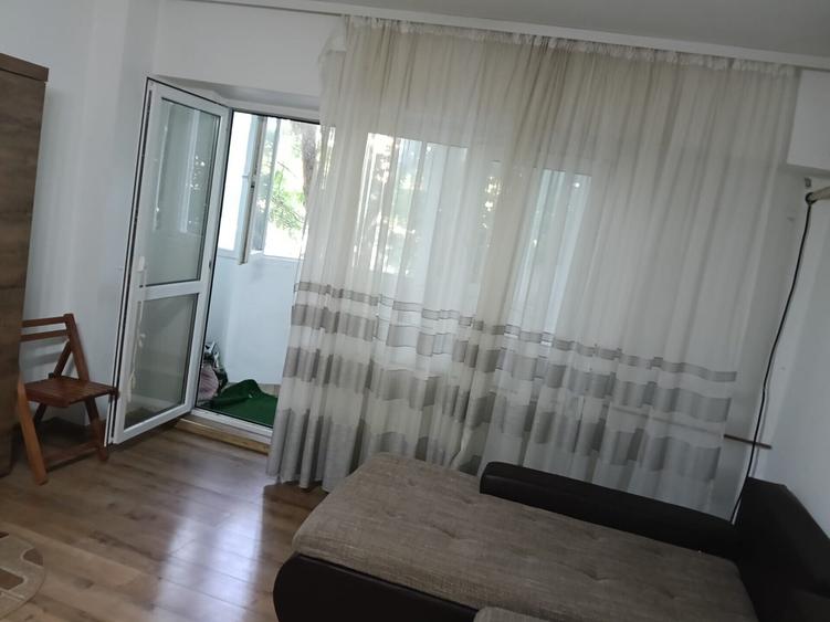 Vitan Mall , metroul Timpuri Noi, garsoniera etaj 2 din 8
