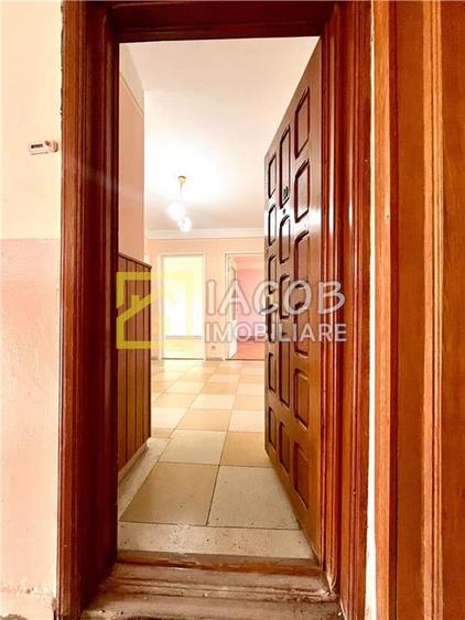 Apartament 2 camere decomandate, etaj 3, zona Energiei, str. Banatului 3