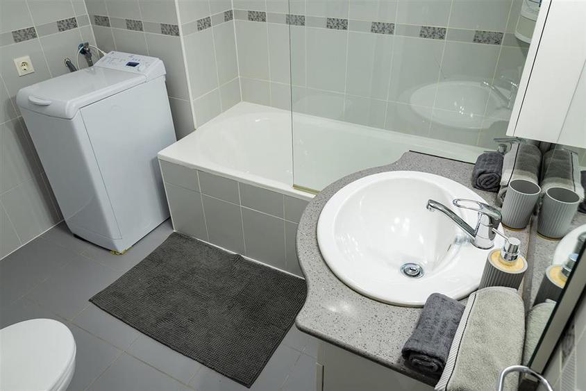 COMISION 0 Apartament Trei Camere Clabucet