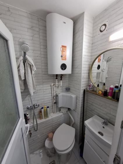 Garsonieră renovată zona Far