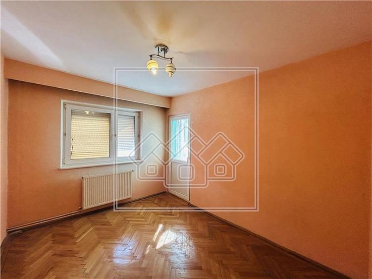 Ap decomandat, 3 camere, 2 balcoane - Zona Turnisor