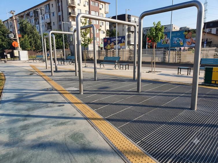 Metrou Leonida 12 minute - Garsoniera Acte Gata Mobilat Utilat langa Parc si Bus