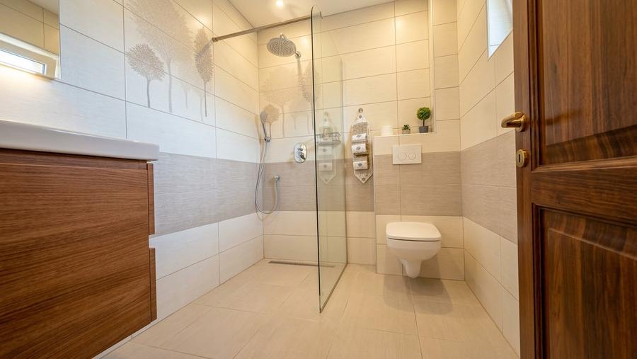 O casă completă cu suflet| 5 camere | Grădină matură, mansardă, beci și terasă |