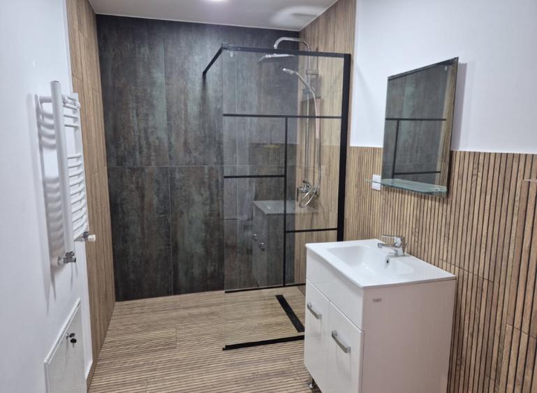Apartament 3 camere , semidecomandat, 50 mp , zona Tineretului