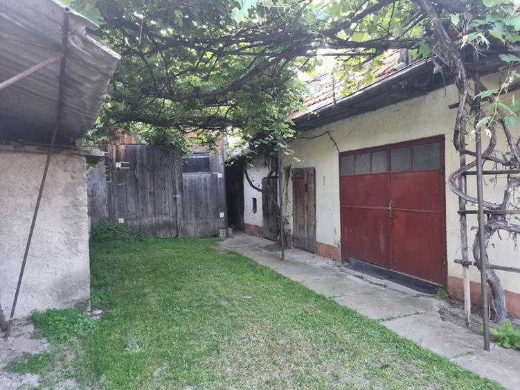 Casa 3 camere libera la vanzare TARLUNGENI