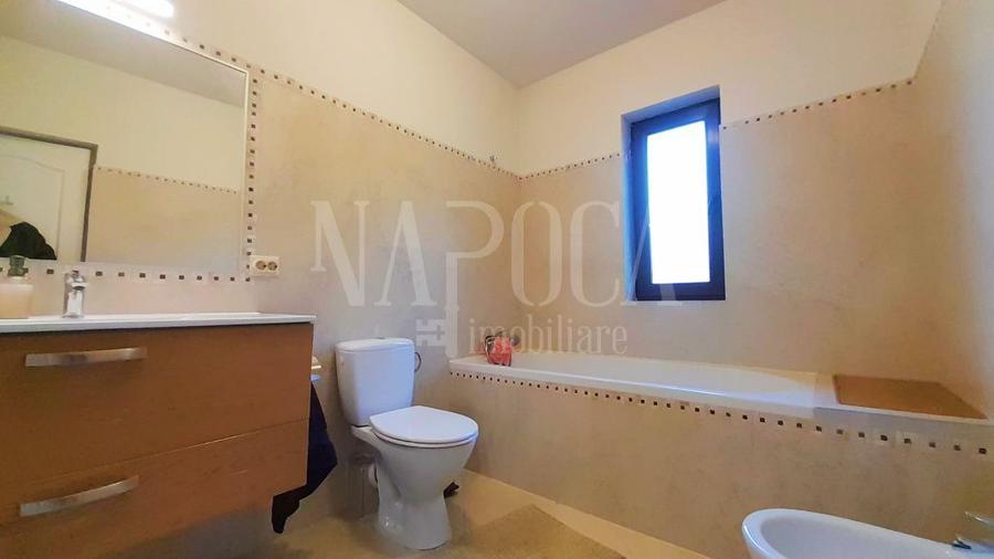 Casa 5 camere de vanzare in Floresti
