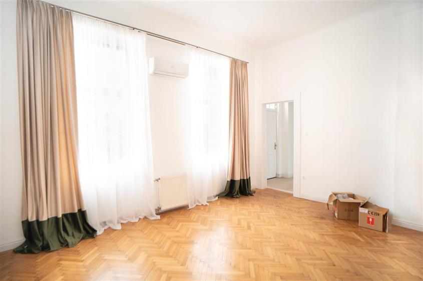 Apartament ultracentral cu 3 camere pe Strada Primariei