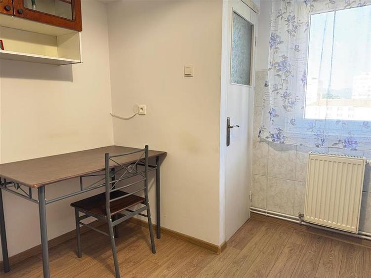 Apartament decomandat 2 camere cu balcon zona Mihai Viteazul