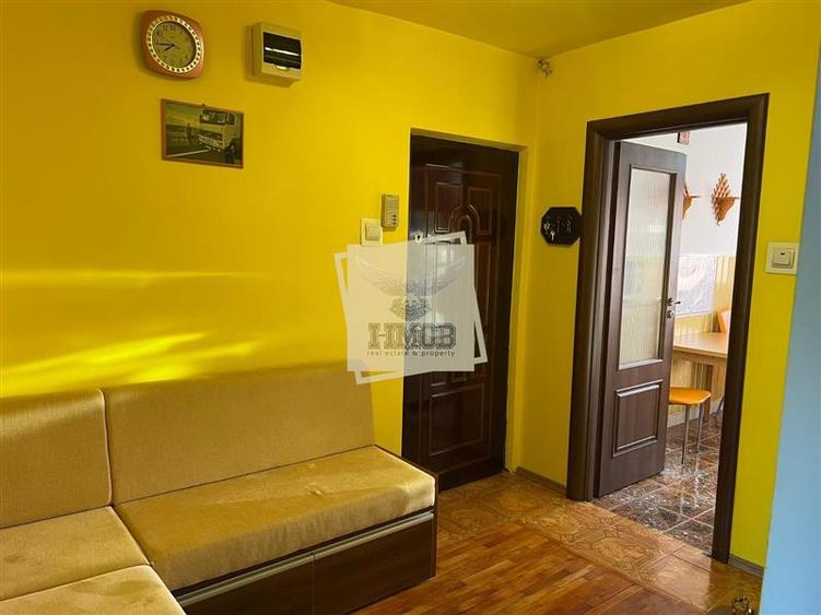 Apartament cu 3 camere decomandat cu balcon in Vasile Aaron