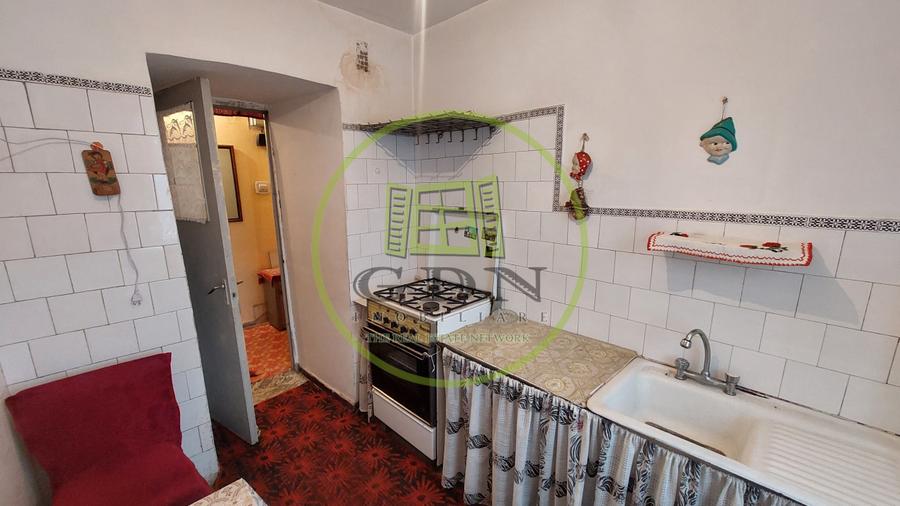 Apartament 2 camere, semidecomandat, 42mp, Craiovita, zona Scoala Elena Farago
