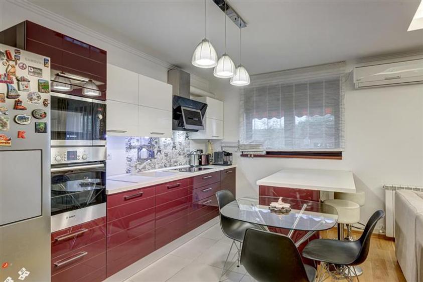 Apartament 4 camere cu gradina 84mp. Parcare.