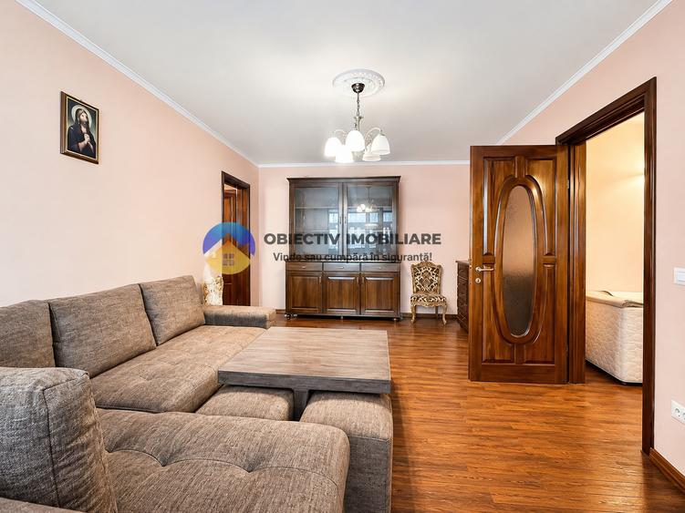 Apartament 3 camere/2 balcoane /cu priveliste CENTRU .