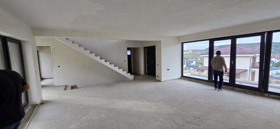 Casa individuala semifinisata noua, teren 640 mp, Chinteni