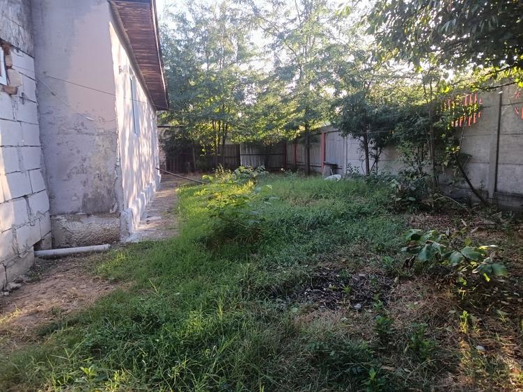 Casa curte/ oras Pantelimon/3 camere/curte mare