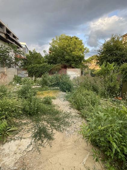 Vila in curs de renovare, teren 370mp, retras | adiacent Polona