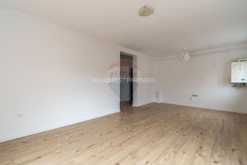 Apartament renovat cu 2 camere + loc de parcare de vanzare Floresti - 2