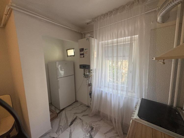 Apartament 2 camere semi-decomandat, 53 mp, etaj 1, zona Brazda lui Novac