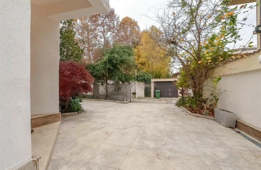 Vila excusivista tip duplex Strip Mall