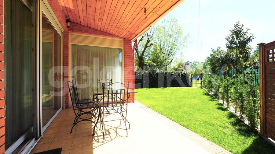Vila cocheta cu 6 camere, piscina comuna si loc de joaca