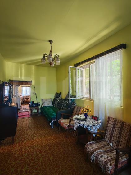 Casa batraneasca renovabila, 1.033 mp teren, zona Poiana
