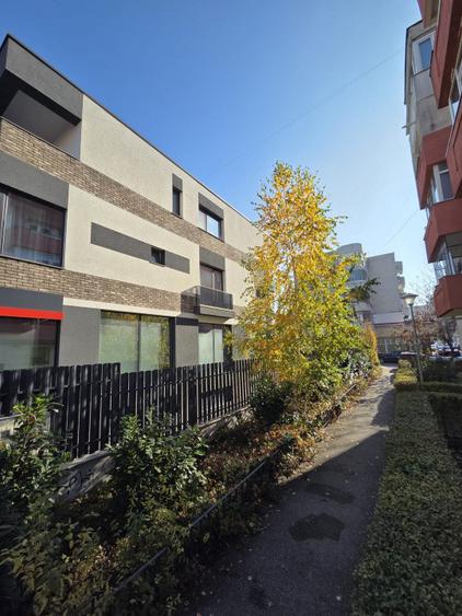 Spatiu Comercial de Inchiriat, 80 mp utili, 2 parcari, Imobil Nou