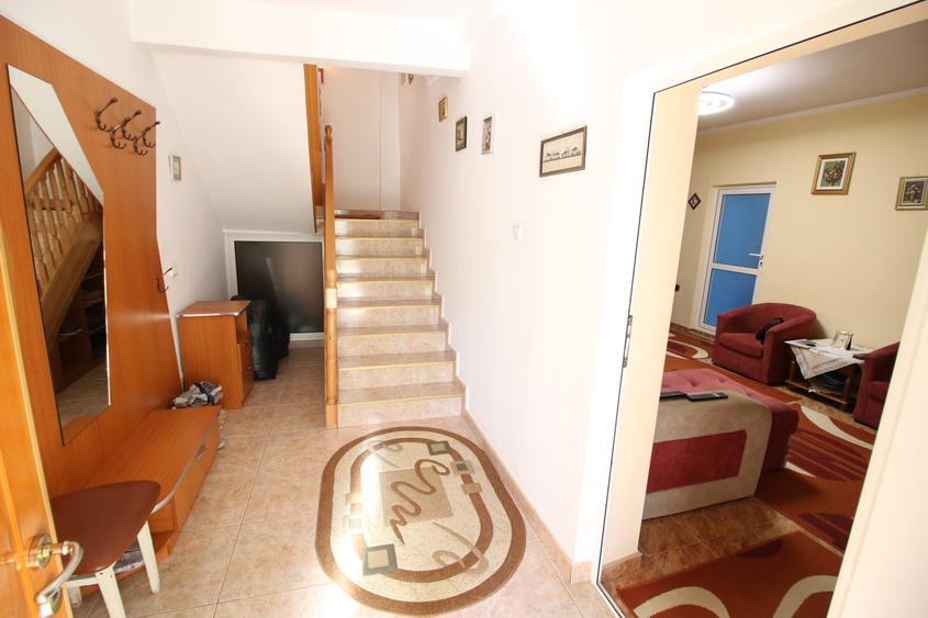 Vand/schimb casa  P+1, zona centrala - 200.000 euro