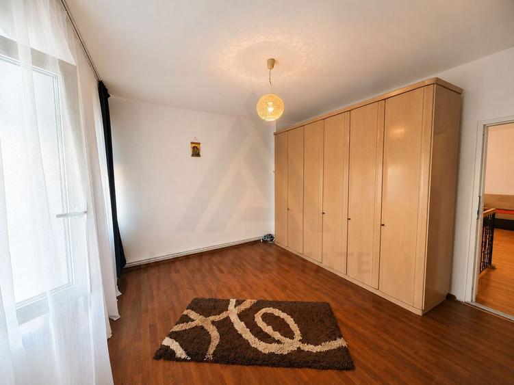 Casă cu 2 apartamente 5 camere 140 mp utili curte 289 mp in Turnișor