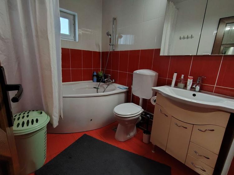 Inchiriez apartment 3 camere.