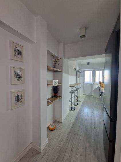 Vânzare apart 5 camere zona Polonă cu garaj încălzit