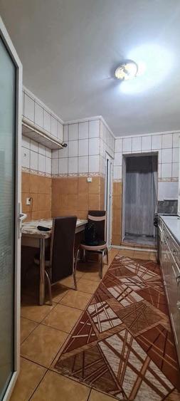 De vanzare apartament cu 2 camere, central, Bloc BR, et. 2, 76.000 euro