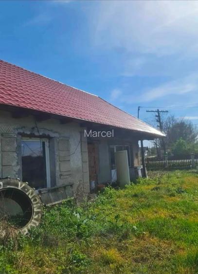 Casă bătrânească cu teren de 1.800 mp , URGENT de vanzare