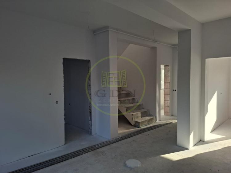 Duplex 4 camere, 128 mp, 2 locuri de parcare.