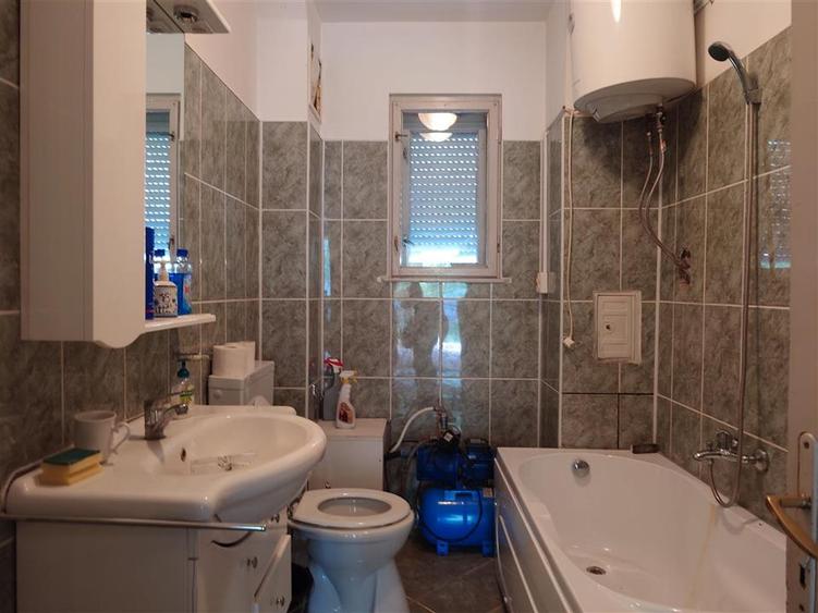 Casa P+M cu teren generos si loturi suplimentare in Baia de Cris