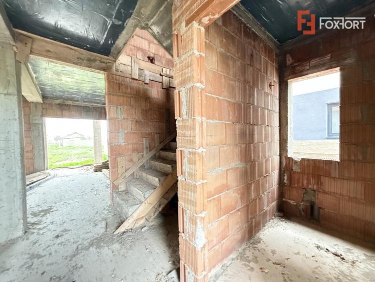 Duplex intreg 8 camere, LA ROSU, de vanzare in Sacalaz, la intrare