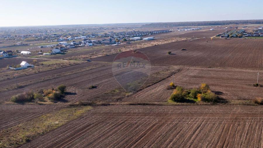 Vanzare teren intravilan 7,400 mp Sabareni / Strada Primaverii
