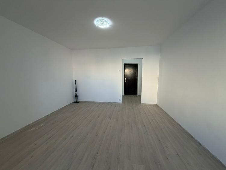 Garsoniera Parc Titanii Etaj 5 Renovata Bloc 1969 Reabilitat 8 Min Metrou
