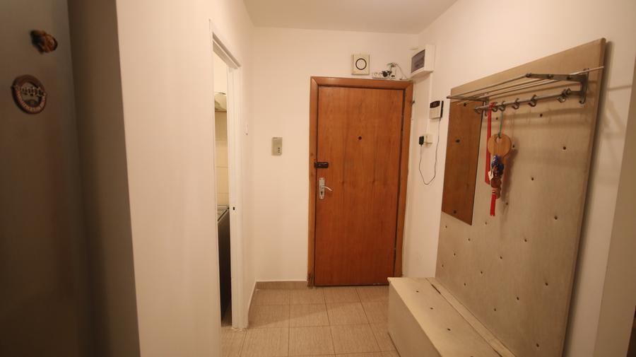 Vanzare apartament cu 4 camere renovat recent,imobil reabilitat termic,lift