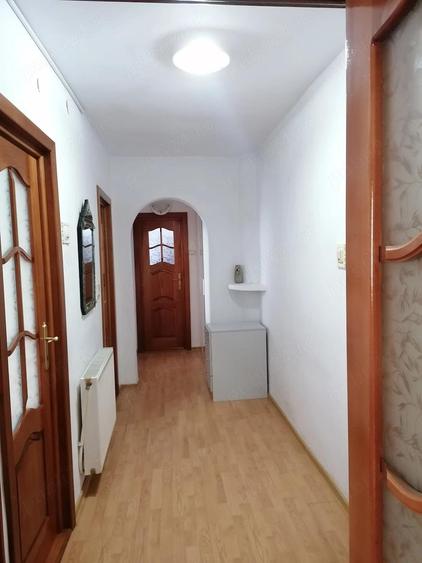 Apartament 2 camere zona Liceul Mihai Eminescu , et 6 cu lift nou , decomandat