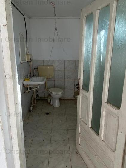 Vanzare sau inchiriere Cladire cadre beton 743 mp Movila Miresii teren 7354 mp