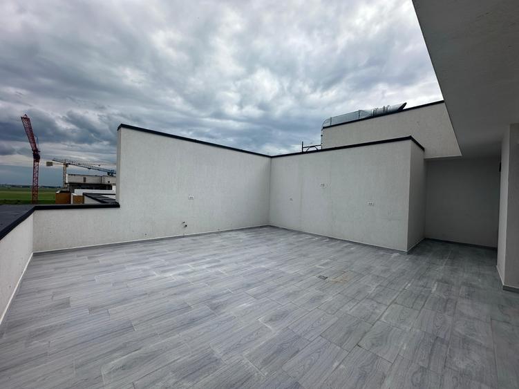 Un penthouse ca o poveste–3 camere și terasă panoramică în 81 Residence, piscina