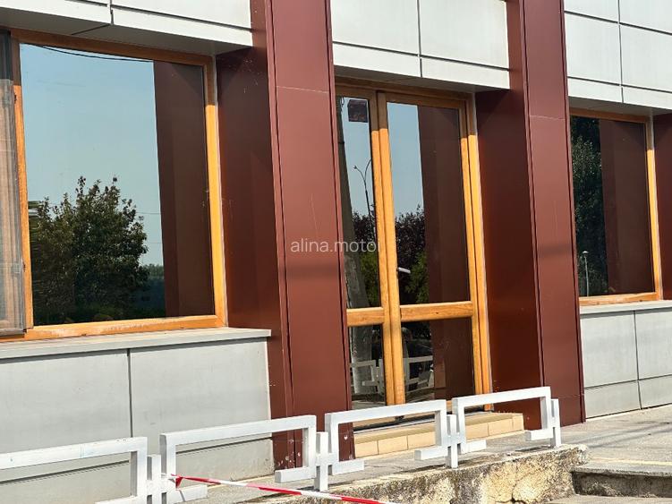 VANZARE SPATIU COMERCIAL STR.PORTULUI - 8