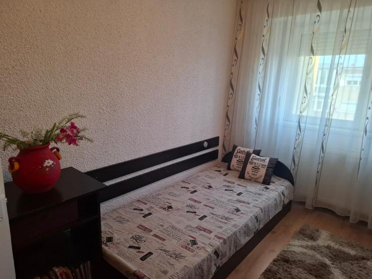Apartament 4 camere  decomandate cu vedere pe doua parti in Nadlac