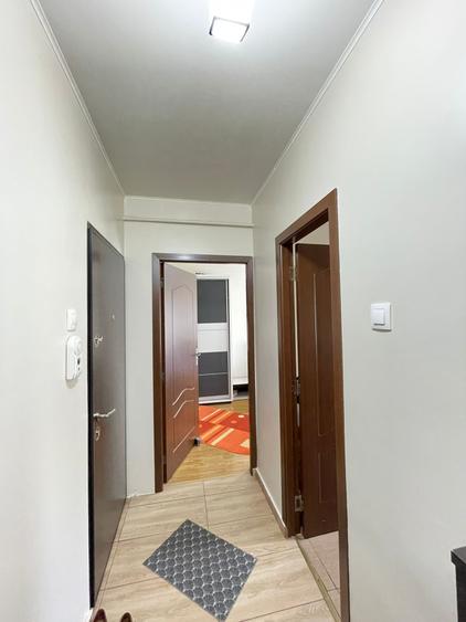 Apartament 3 camere-renovat-Podu Ros-etaj intermediar