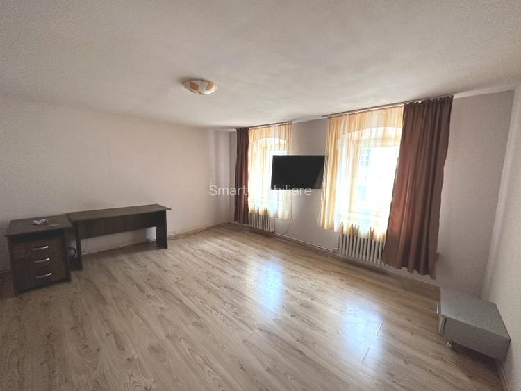 Casa cu 8 camere + 800mp teren Cisnadie zona Centrala - 4