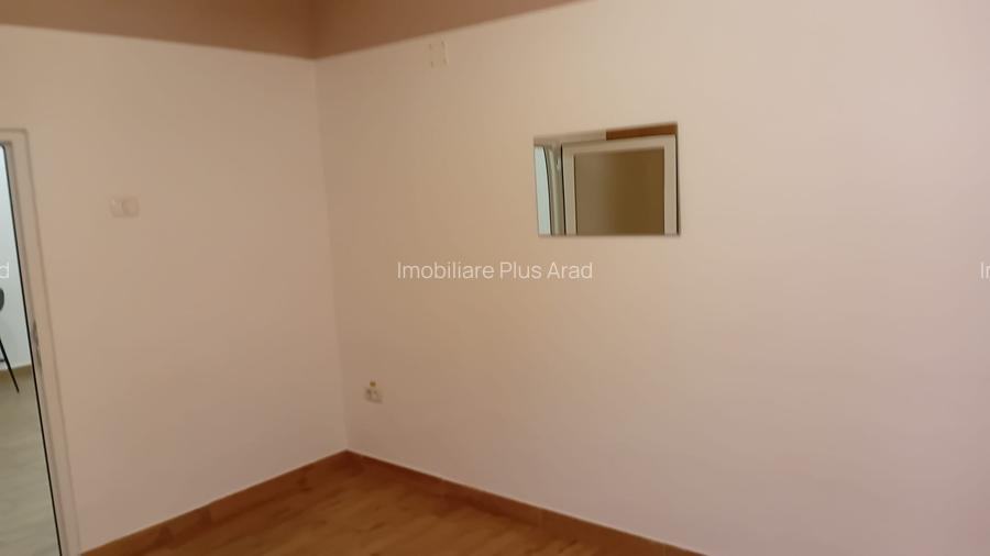 Inchiriez spatiu comercial central   Piata Mihai Viteazul - 12